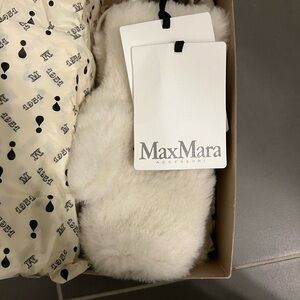 Maxmara mittens